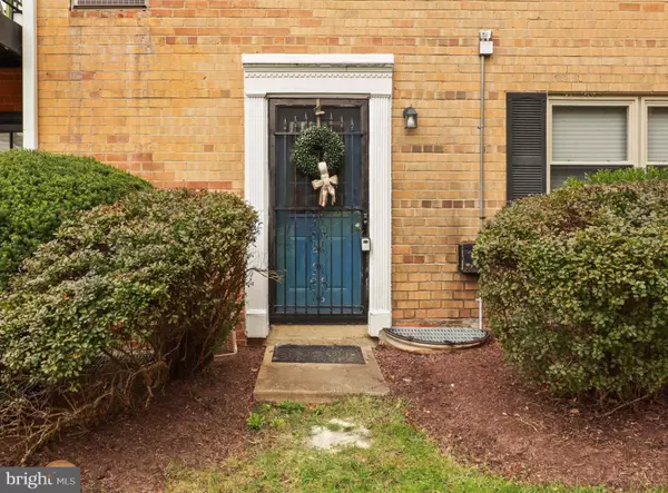 Alexandria, VA 22312,5933 QUANTRELL AVE #104