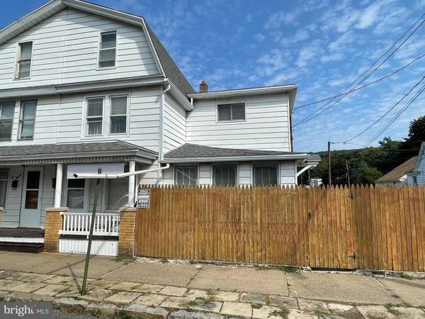 517 E 3RD ST, Mount Carmel, PA 17851