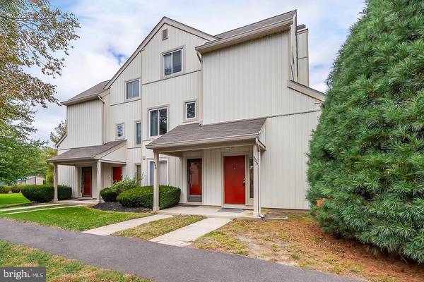 305 WOODLAKE DR, Marlton, NJ 08053