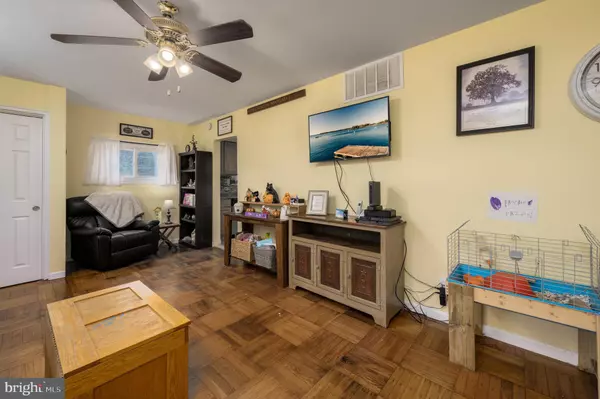 Maple Shade, NJ 08052,433 W PARK AVE