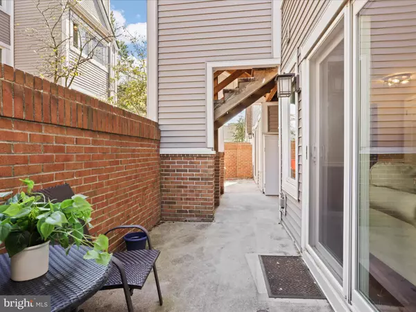 Arlington, VA 22207,5570 LANGSTON BLVD #C-51