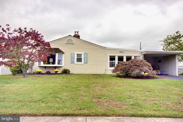 11 PRIMROSE LN, Levittown, PA 19054