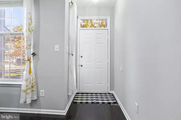 Dayton, NJ 08810,2004 DAHLIA CIR