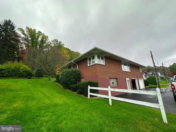 142 SANDAK CT, Johnstown, PA 15906