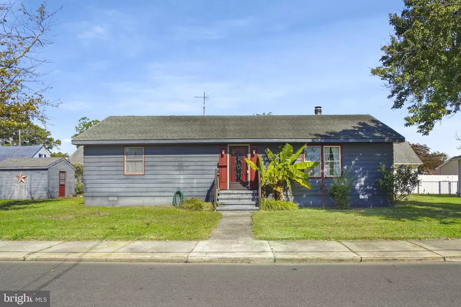 6237 CLARK ST, Chincoteague Island, VA 23336