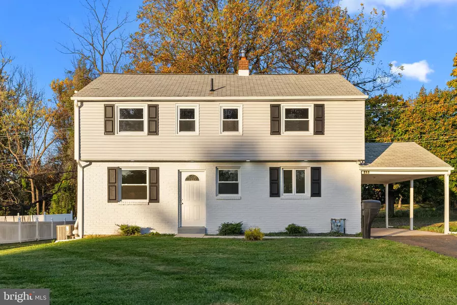 253 LUFF LN, Warminster, PA 18974