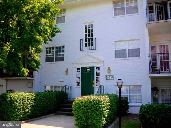 7092 SPRING GARDEN DR #201, Springfield, VA 22150