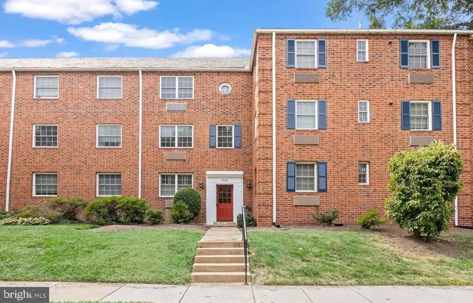 1718 W ABINGDON DR W #202, Alexandria, VA 22314