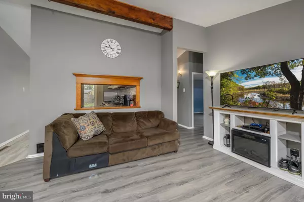 Maple Shade, NJ 08052,542 OXFORD DR