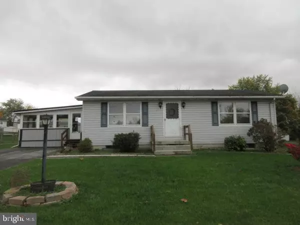 22 SPRUCE LN, New Oxford, PA 17350