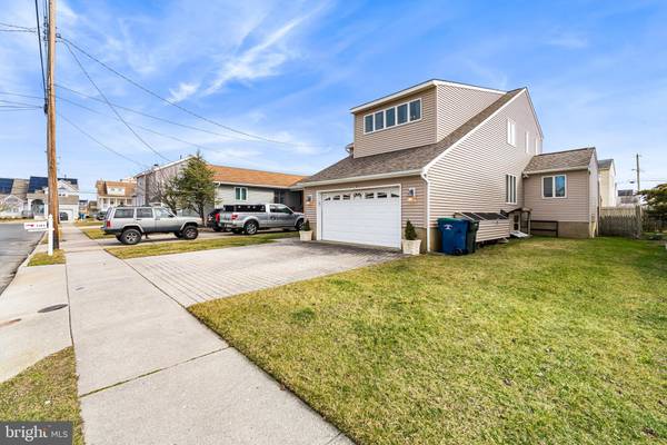 1302 RAY AVE, Brigantine, NJ 08203