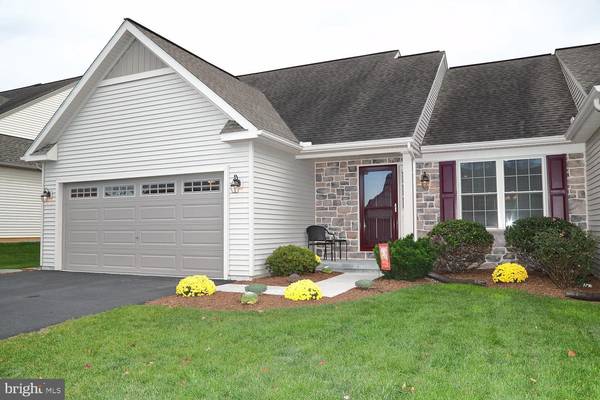 5264 OAK LEAF DR, Mount Joy, PA 17552