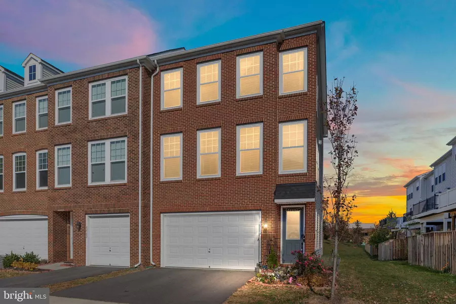 42304 LANCASTER WOODS SQ, Chantilly, VA 20152