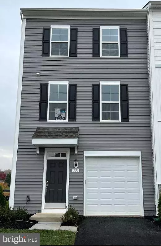 233 HILLSDALE PLACE, Martinsburg, WV 25403