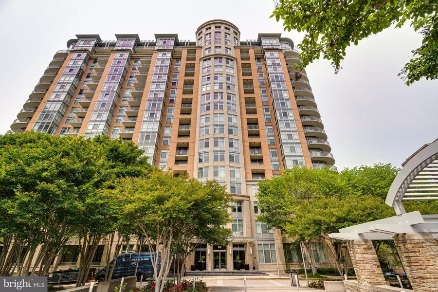 8220 CRESTWOOD HEIGHTS DR #1818, Mclean, VA 22102