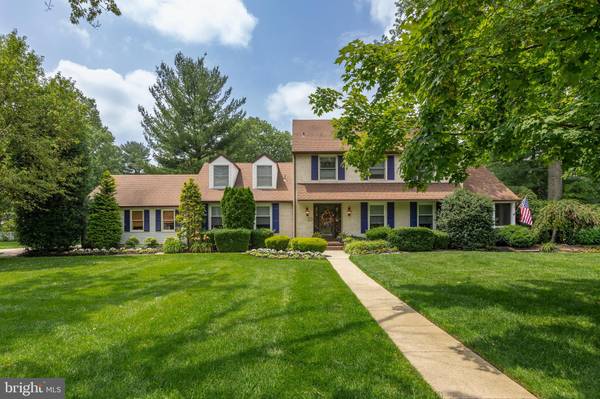 107 N RIDING DR, Moorestown, NJ 08057