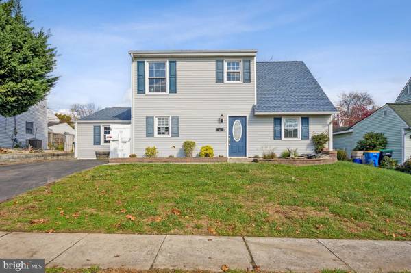 32 ASPEN LN, Levittown, PA 19055