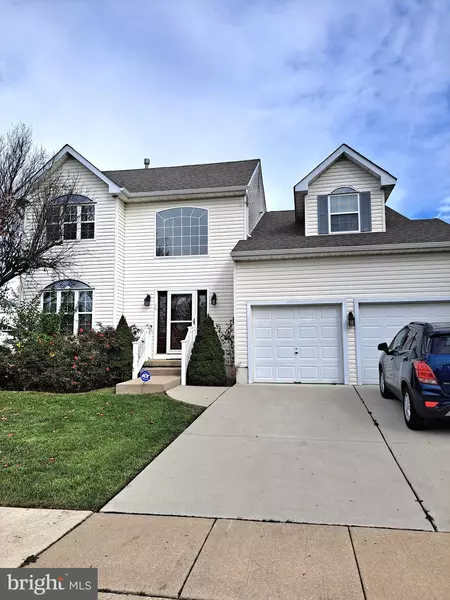 10 KAREMARK DR, Burlington, NJ 08016