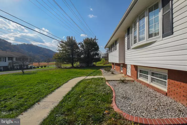 Keyser, WV 26726,27 SENECA LN