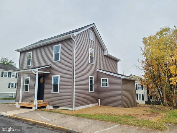 298 E HIGH ST, Middletown, PA 17057