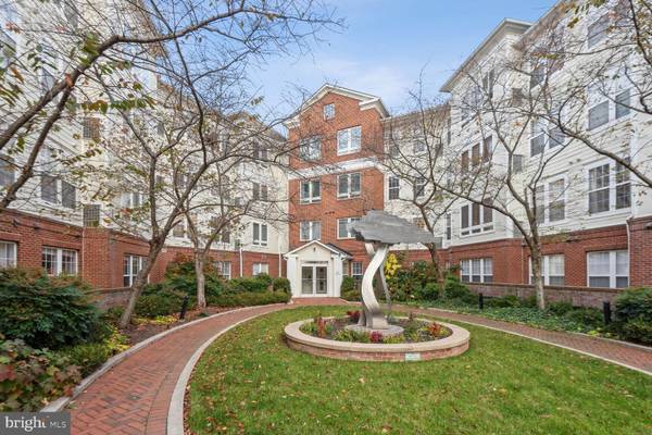 801 S GREENBRIER ST #218, Arlington, VA 22204