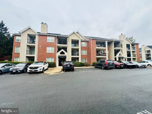 3310 WYNDHAM CIR #115, Alexandria, VA 22302