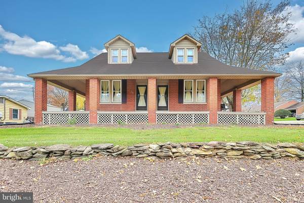 150 W HANOVER ST, Spring Grove, PA 17362