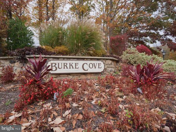 5804 COVE LANDING RD #202, Burke, VA 22015