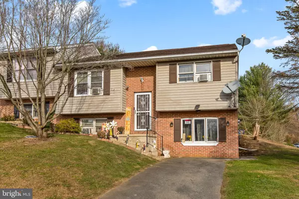 39 PICKFORD DR, Lancaster, PA 17603