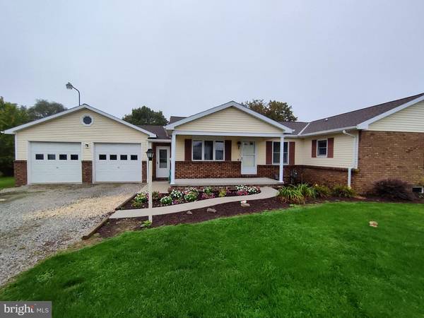 7 SUNSET DR, Hanover, PA 17331