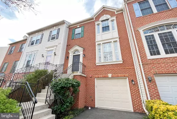 Chantilly, VA 20152,42993 GOLF VIEW DR