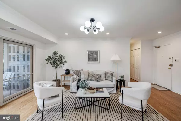 Alexandria, VA 22304,5250 VALLEY FORGE DR #105