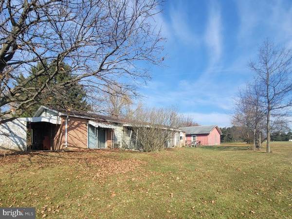 Falling Waters, WV 25419,32 MILO LN