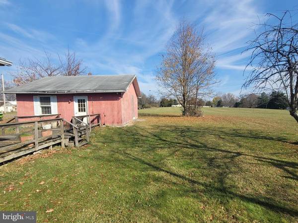 Falling Waters, WV 25419,32 MILO LN