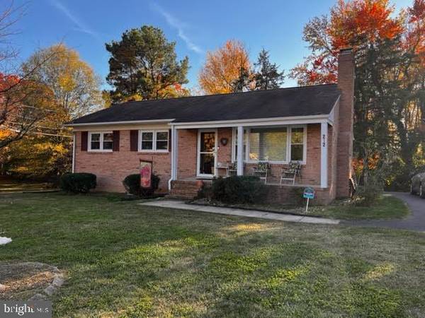 212 REDWOOD DR, Fredericksburg, VA 22408