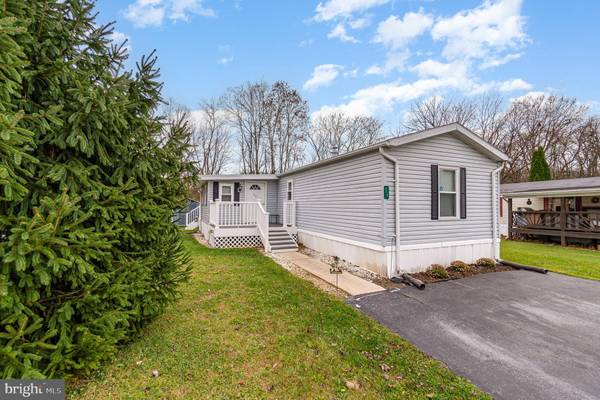 56 MONARCH DR, Carlisle, PA 17015