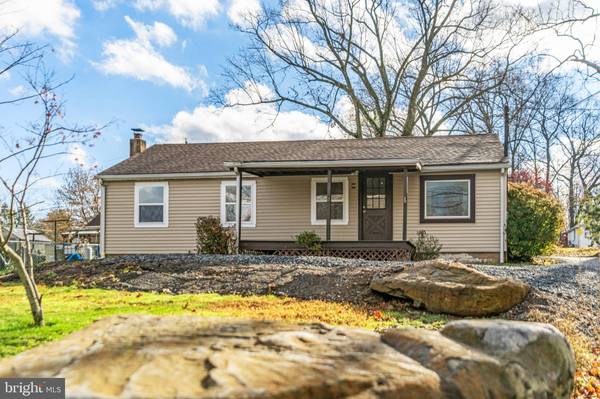 1087 CHESTNUT ST, Douglassville, PA 19518