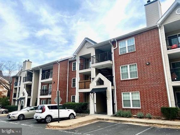 3304 WYNDHAM CIR #236, Alexandria, VA 22302