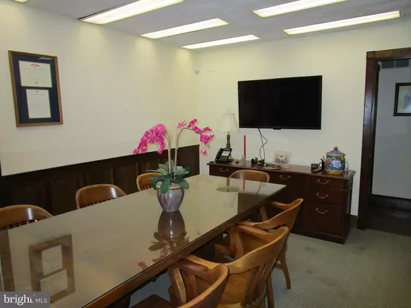 Elkton, MD 21921,144 E MAIN ST #144-146