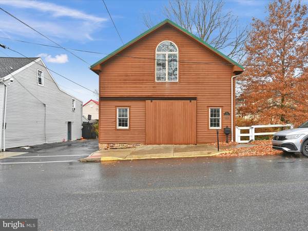 98 S WARREN ST, Orwigsburg, PA 17961