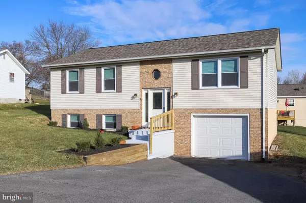 Martinsburg, WV 25404,38 YARROW CIR