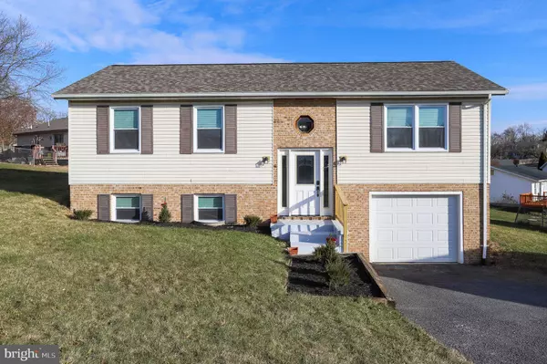 38 YARROW CIR, Martinsburg, WV 25404