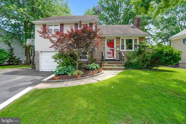 12 PINE ST, Edison, NJ 08817