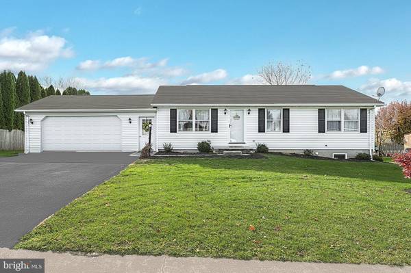 11 COREY LN, New Oxford, PA 17350