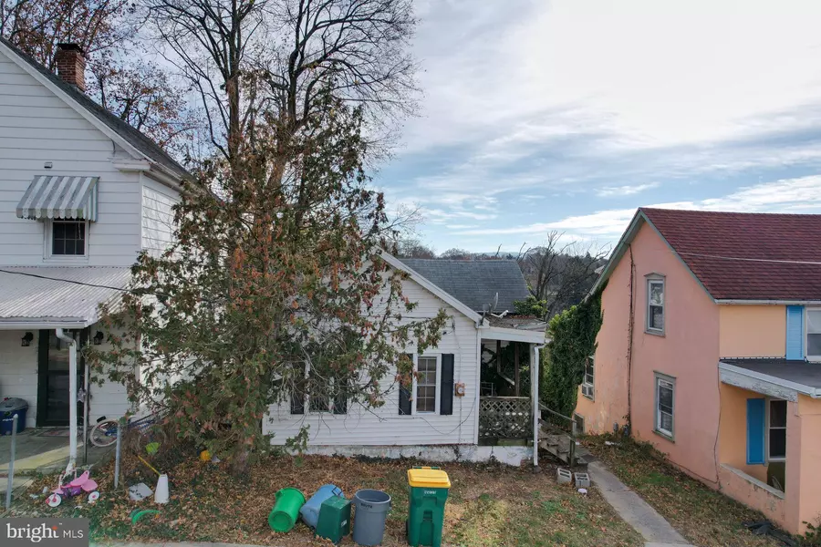 215 WAYNE AVENUE, Waynesboro, PA 17268