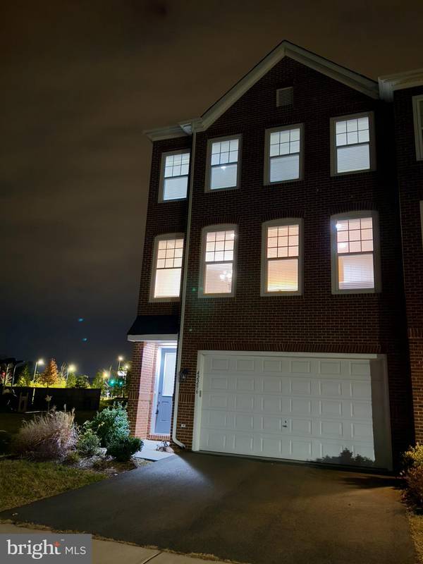 42296 LANCASTER WOODS SQ, Chantilly, VA 20152