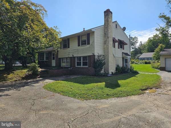 942 SURREY DR, Blue Bell, PA 19422