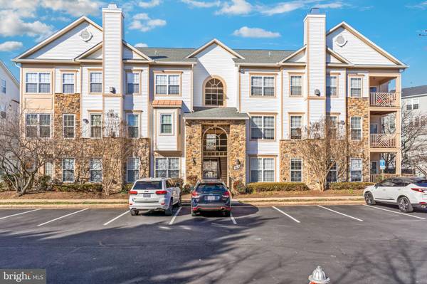 5916 FOUNDERS HILL DR #203, Alexandria, VA 22310