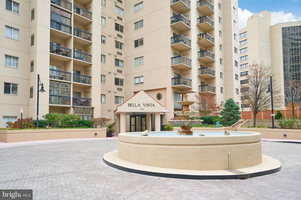 1211 S EADS ST #1102, Arlington, VA 22202