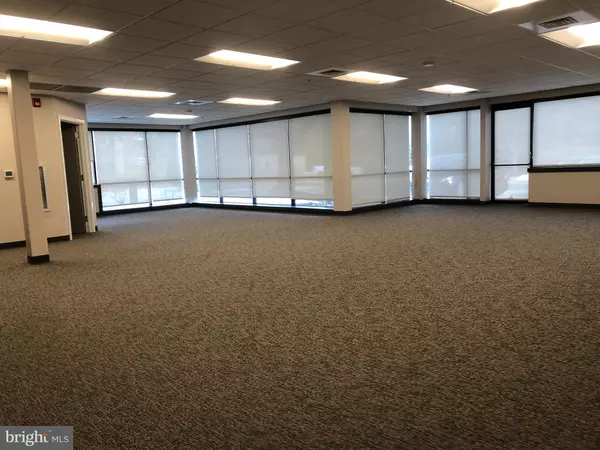 Lancaster, PA 17601,160 N POINTE BLVD #110